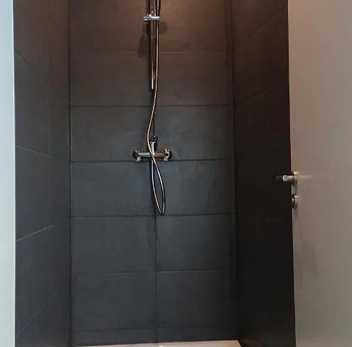 Tolstov - With 2 , 3 And 6 - 15 Min To Messe Dus And Old Town Dus *