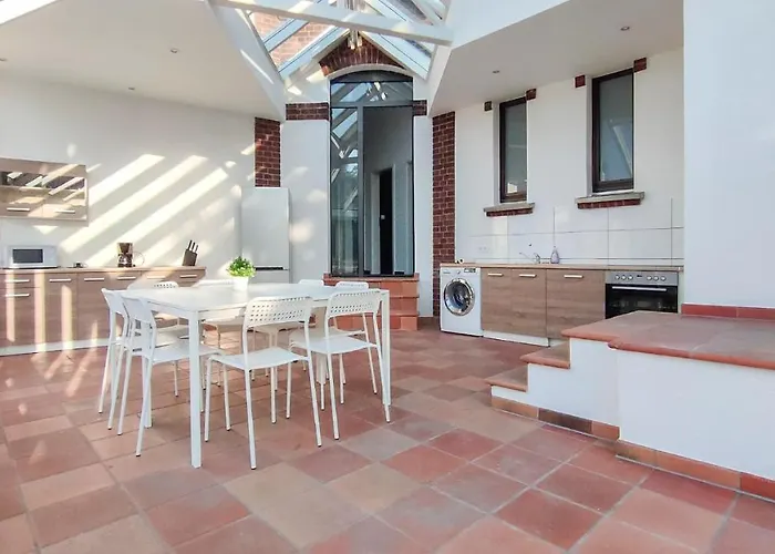 Tolstov - With 2 , 3 And 6 - 15 Min To Messe Dus And Old Town Dus Apartment