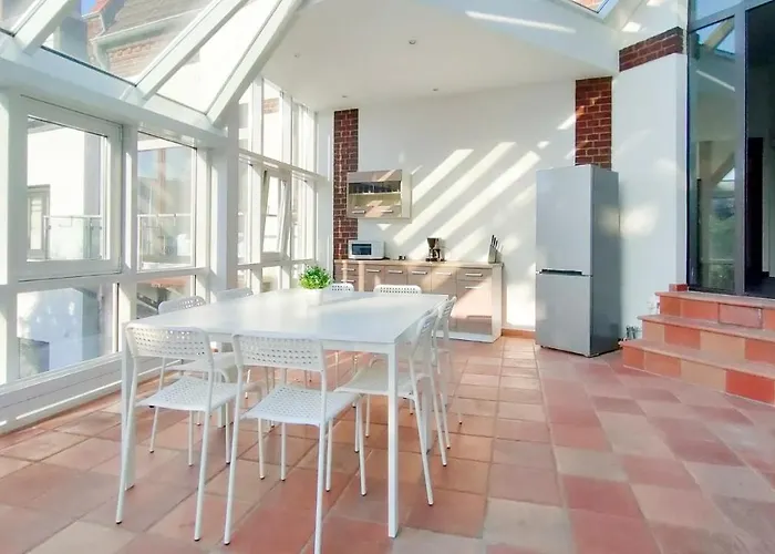 Tolstov - With 2 , 3 And 6 - 15 Min To Messe Dus And Old Town Dus * Dusseldorf