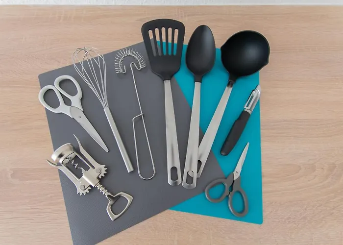 Apartment Tolstov - With 2 , 3 And 6 - 15 Min To Messe Dus And Old Town Dus *