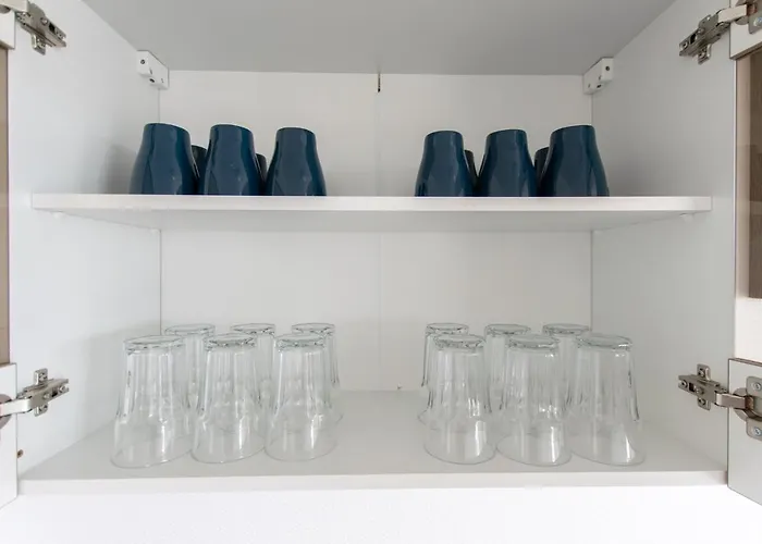 Apartment Tolstov - With 2 , 3 And 6 - 15 Min To Messe Dus And Old Town Dus *