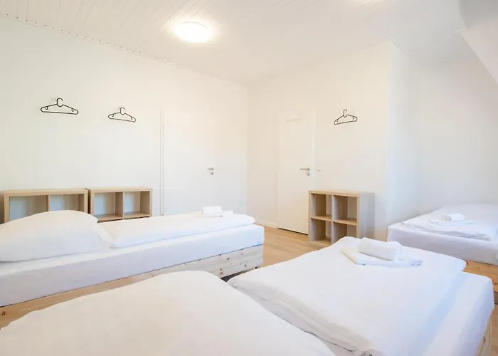 Tolstov - With 2 , 3 And 6 - 15 Min To Messe Dus And Old Town Dus