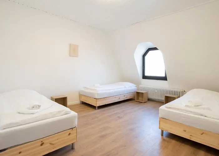 Tolstov - With 2 , 3 And 6 - 15 Min To Messe Dus And Old Town Dus Apartment Dusseldorf