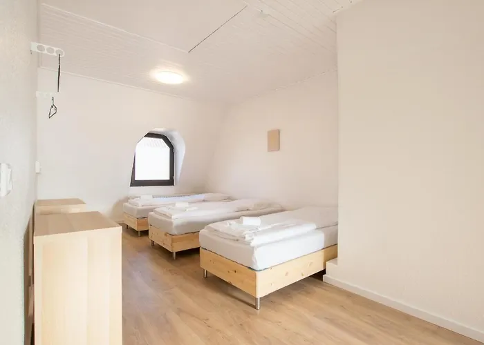 Tolstov - With 2 , 3 And 6 - 15 Min To Messe Dus And Old Town Dus Apartment *