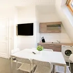 Tolstov - With 2 , 3 And 6 - 15 Min To Messe Dus And Old Town Dus Apartamento *