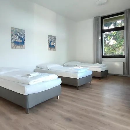 Raj Living - With 2 , 3 And 6 - 15 Min To Messe Dus And Old Town Dus Dusseldorf