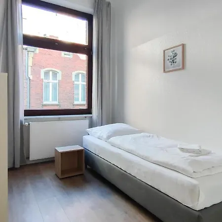 Raj Living - With 2 , 3 And 6 - 15 Min To Messe Dus And Old Town Dus * Dusseldorf