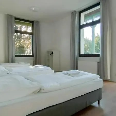 Raj Living - With 2 , 3 And 6 - 15 Min To Messe Dus And Old Town Dus *