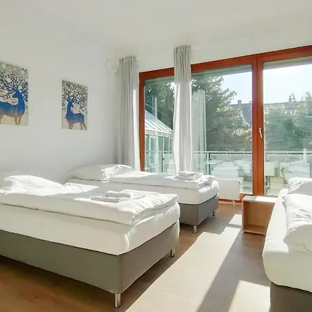 Apartment Raj Living - With 2 , 3 And 6 - 15 Min To Messe Dus And Old Town Dus