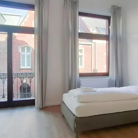 Raj Living - With 2 , 3 And 6 - 15 Min To Messe Dus And Old Town Dus Dusseldorf