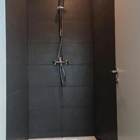 Tolstov - With 2 , 3 And 6 - 15 Min To Messe Dus And Old Town Dus *