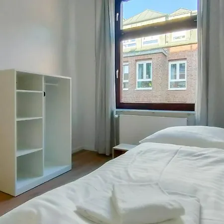 Raj Living - With 2 , 3 And 6 - 15 Min To Messe Dus And Old Town Dus Apartment *