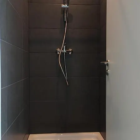 Appartamento Tolstov - With 2 , 3 And 6 - 15 Min To Messe Dus And Old Town Dus