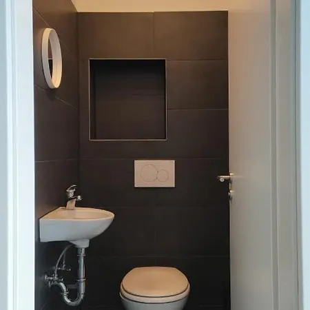 Raj Living - With 2 , 3 And 6 - 15 Min To Messe Dus And Old Town Dus Apartment