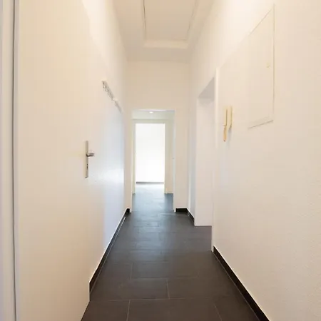 Raj Living - With 2 , 3 And 6 - 15 Min To Messe Dus And Old Town Dus *