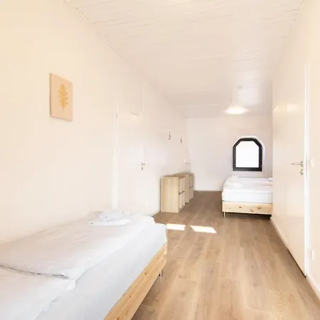 Raj Living - With 2 , 3 And 6 - 15 Min To Messe Dus And Old Town Dus *