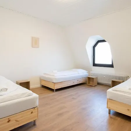 Tolstov - With 2 , 3 And 6 - 15 Min To Messe Dus And Old Town Dus Appartamento Düsseldorf