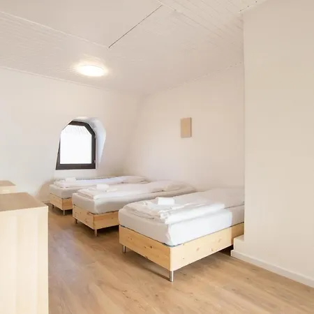 Raj Living - With 2 , 3 And 6 - 15 Min To Messe Dus And Old Town Dus Apartment *