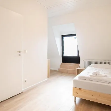 Tolstov - With 2 , 3 And 6 - 15 Min To Messe Dus And Old Town Dus Appartamento Düsseldorf