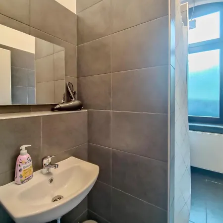 Tolstov - With 2 , 3 And 6 - 15 Min To Messe Dus And Old Town Dus شقة دوسلدورف