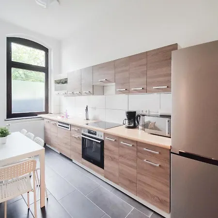 Raj Living - With 2 , 3 And 6 - 15 Min To Messe Dus And Old Town Dus * Dusseldorf