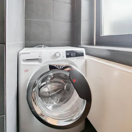 Raj Living - With 2 , 3 And 6 - 15 Min To Messe Dus And Old Town Dus Dusseldorf