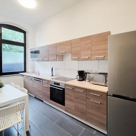 Raj Living - With 2 , 3 And 6 - 15 Min To Messe Dus And Old Town Dus