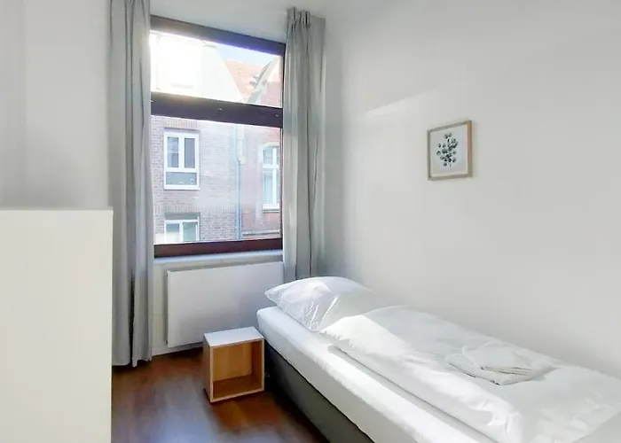 Appartement Tolstov - With 2 , 3 And 6 - 15 Min To Messe Dus And Old Town Dus Düsseldorf