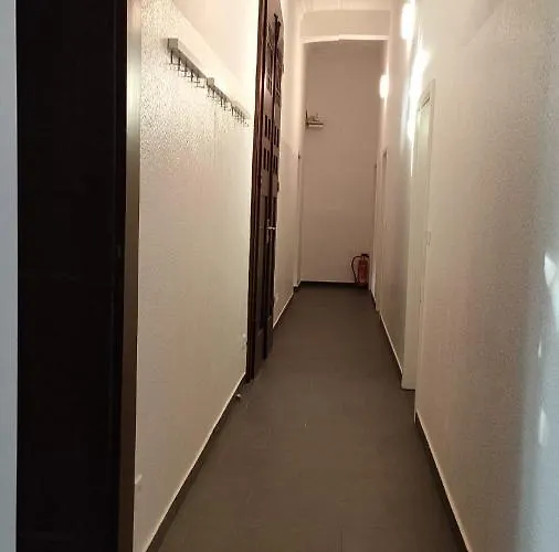 Tolstov - With 2 , 3 And 6 - 15 Min To Messe Dus And Old Town Dus Appartement Düsseldorf