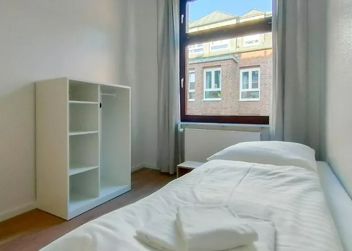 Tolstov - With 2 , 3 And 6 - 15 Min To Messe Dus And Old Town Dus Lejlighed *