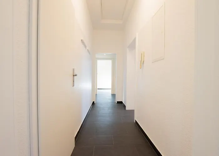 Tolstov - With 2 , 3 And 6 - 15 Min To Messe Dus And Old Town Dus *