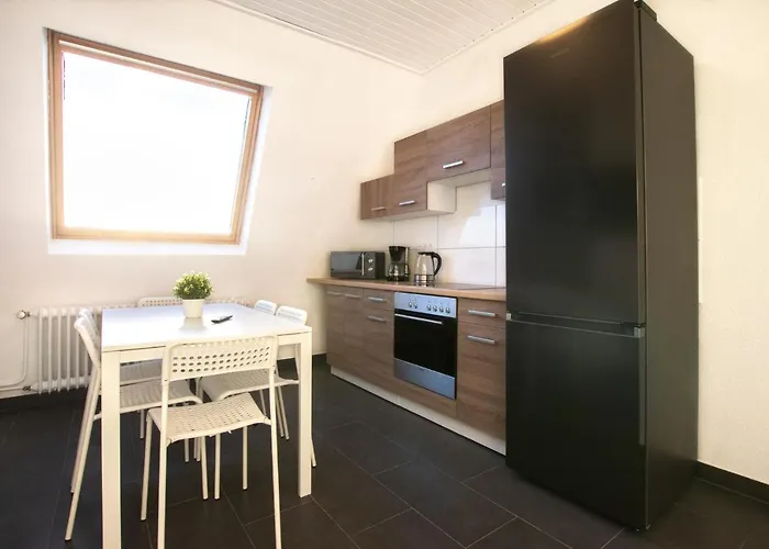 Appartement Tolstov - With 2 , 3 And 6 - 15 Min To Messe Dus And Old Town Dus *