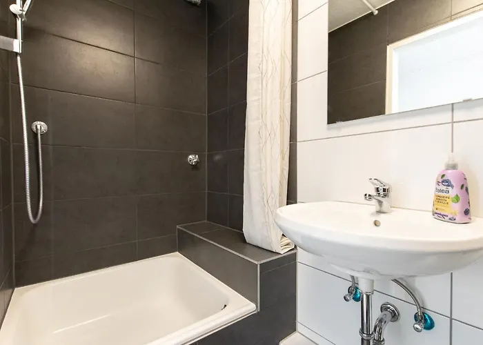 Tolstov - With 2 , 3 And 6 - 15 Min To Messe Dus And Old Town Dus