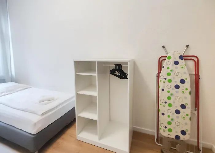 Tolstov - With 2 , 3 And 6 - 15 Min To Messe Dus And Old Town Dus *