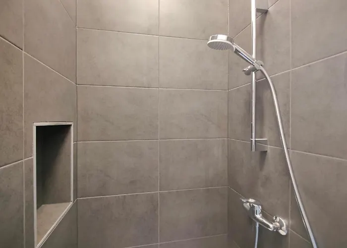 Tolstov - With 2 , 3 And 6 - 15 Min To Messe Dus And Old Town Dus Appartement *