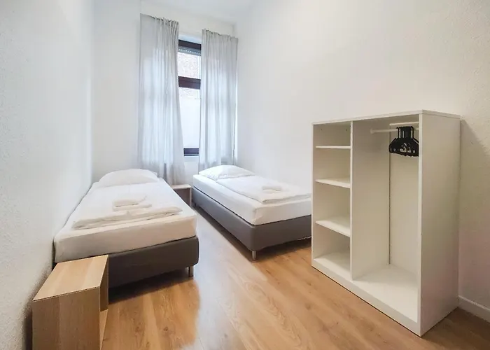 Tolstov - With 2 , 3 And 6 - 15 Min To Messe Dus And Old Town Dus Апартаменты *