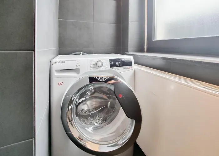 Tolstov - With 2 , 3 And 6 - 15 Min To Messe Dus And Old Town Dus Дюссельдорф