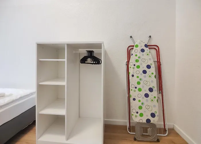 Tolstov - With 2 , 3 And 6 - 15 Min To Messe Dus And Old Town Dus * Дюссельдорф